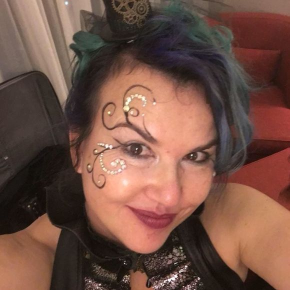 Meet your Posher, Erika - Picture 1 of 1